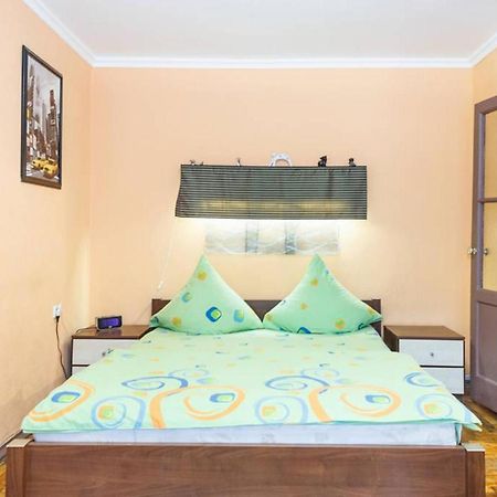 Zaporizhia Apartment On Sobornyi Avenue 143 Near Intourist Hotel מראה חיצוני תמונה